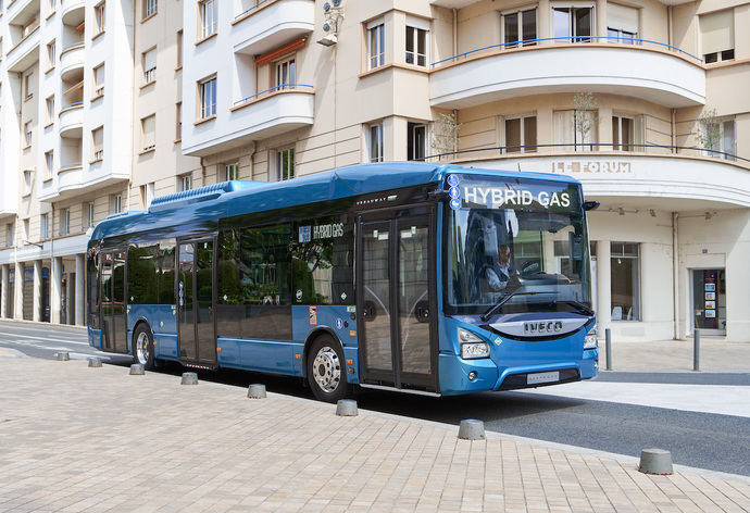 Iveco Bus lanza una gama de autobuses híbridos suaves de nueva generación
