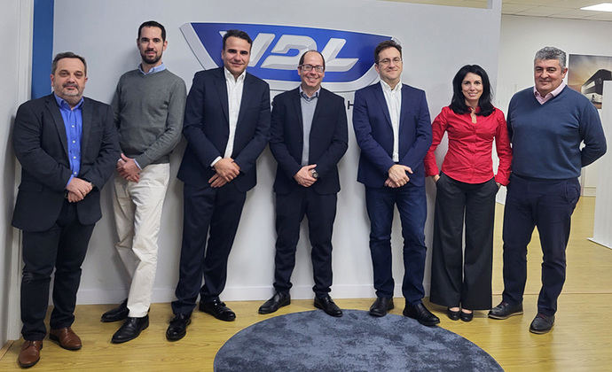 Manuel Egea(KAM); Manuel Pérez (Operaciones y VO); Héctor Rodríguez (CEO); Luis Felipe Bautista (Postventa); Valentín Nieto (Recambios); Juliette Barrios (Marketing y comunicación); Juan Carlos Casas (Responsable comercial)