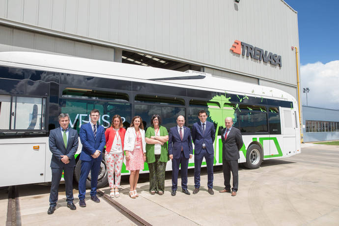 Manu Ayerdi, vicepresidente de Desarrollo Económico del Gobierno de Navarra, en su visita a las instalaciones de Vectia.