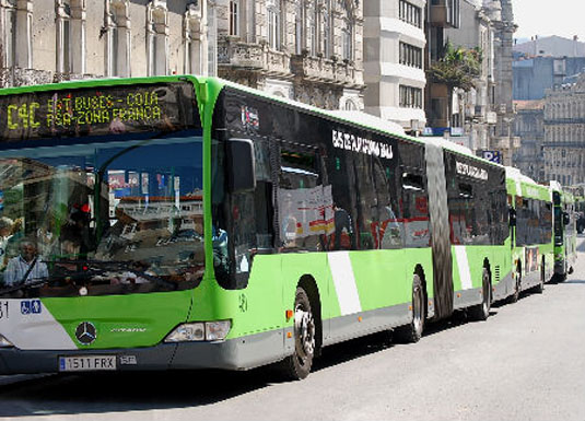 Varios autobuses de Vitrasa.