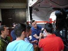 Alumnos del ciclo en un taller de Volvo.