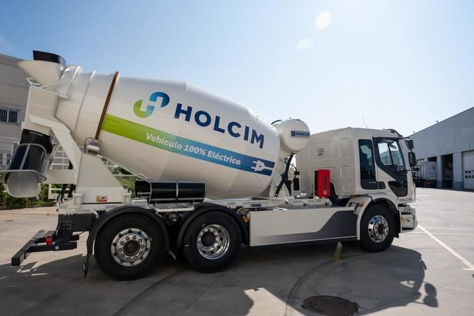 Volvo entrega la primera hormigonera eléctrica a Holcim