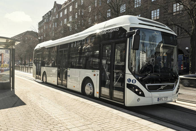 Volvo entrega dos autobuses híbridos más a Pamplona