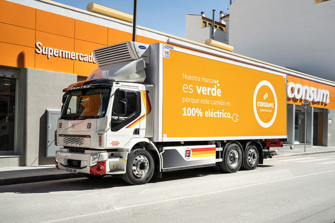 Volvo Trucks entrega los primeros camiones eléctricos en Murcia