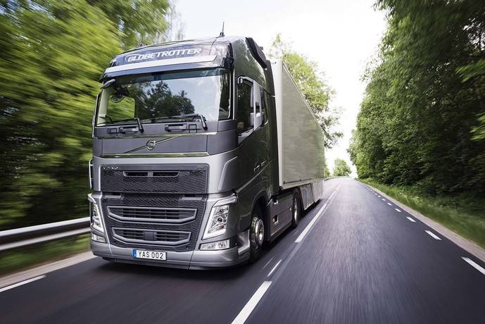 La línea motriz mejorada de Volvo Trucks reduce el consumo de combustible