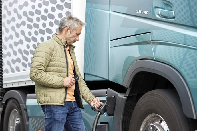 Volvo Trucks lanza en Suecia un nuevo servicio de carga rápida para camiones eléctricos