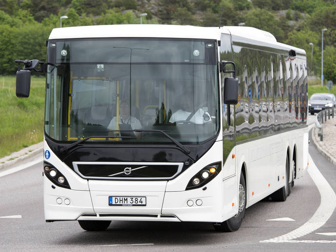 Un autobús Volvo con el sistema VDS, durante las pruebas.