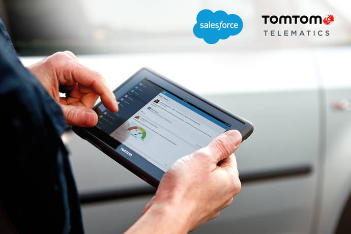 Un usuario prueba la nueva aplicación de TomTom Telematics.