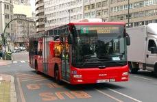 Autobús por las calles de A Coruña.