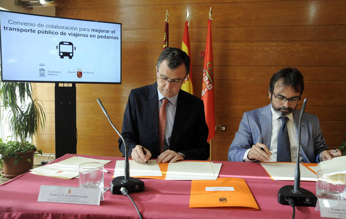 Convenio para mejorar la conexión por autobús en las pedanías de Murcia