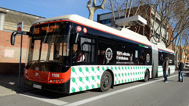 La línea H16 de Barcelona estrena dos buses eléctricos