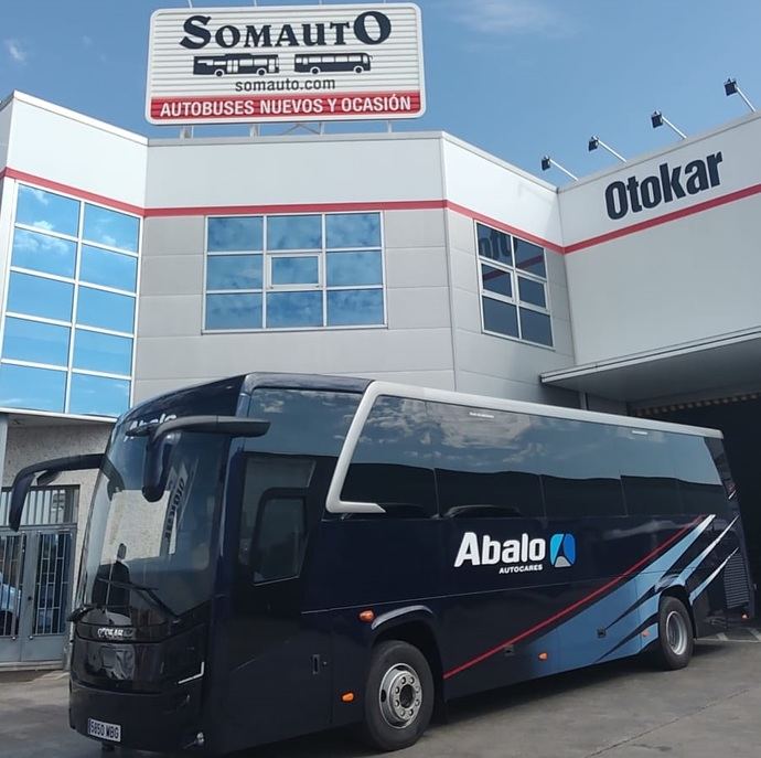 La empresa Autocares Abalo recibe dos autobuses de la compañía Otokar