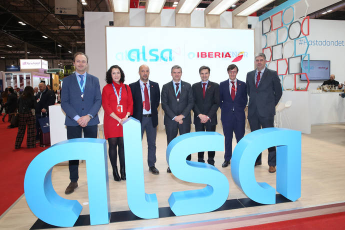 Iberia y Alsa renuevan acuerdo que combina billetes de autobús y avión