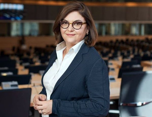 La rumana Adina Valean, comisaria de Transportes de la UE.