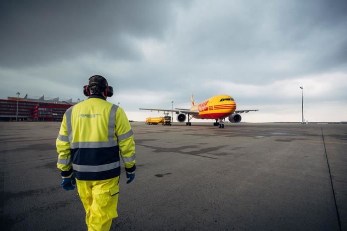 DHL Express y Shell colaboran para impulsar el transporte ae&#769;reo sostenible