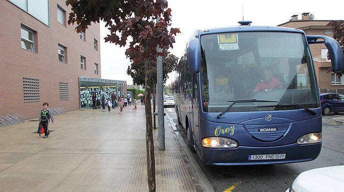 Un autobús de transporte escolar.