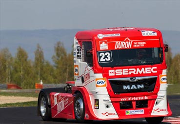 Albacete da una lección de conducción en Nürburgring