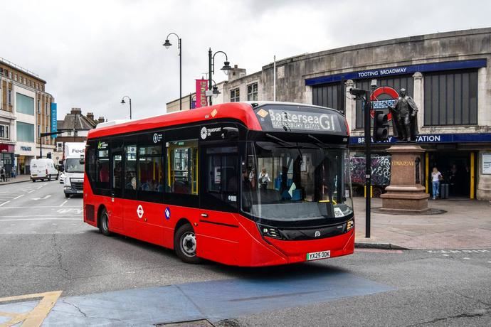 Alexander Dennis entrega a Londres 13 eléctricos Enviro100EV