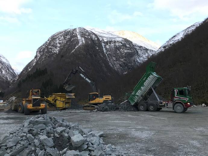 Los camiones de construcción realizan las mismas tareas que los dúmperes.