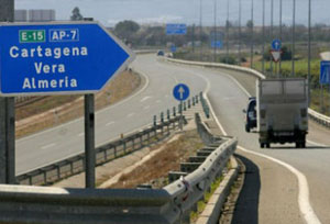 Almería decreta la prohibición de circulación de los camiones por la A-7 todos los días laborales