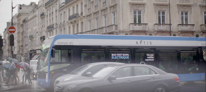 El Aptis de Alstom, durante una de sus pruebas en ciudad.