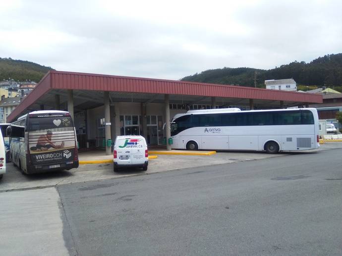 Andenes de la estación de autobuses de Viveiro.