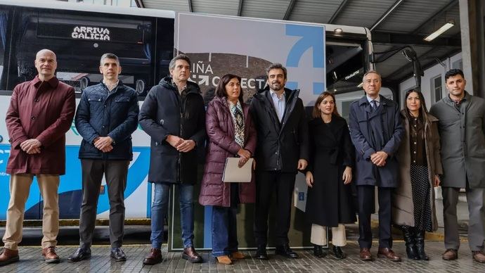 Arriva presenta cuatro buses para la 'Línea Conecta' entre Lugo y A Coruña