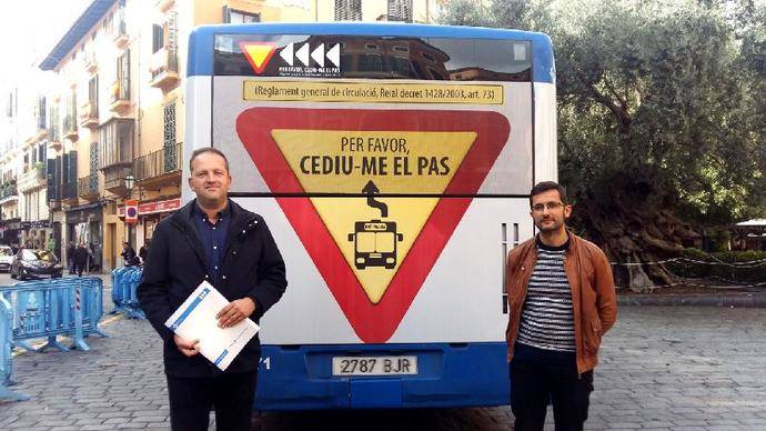 Uno de los tres autobuses de EMT Palma que llevará el eslogan 'Por favor, cédeme el paso'.