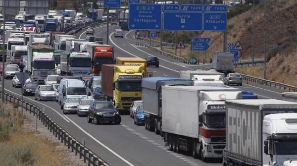 ASTIC subraya que la carretera aporta cuatro veces más al erario público de lo que se invierte en el sector