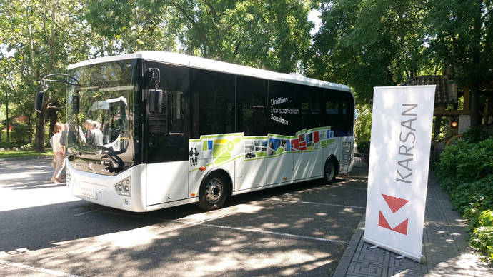 El Karsan Atak, vehículo que la EMT de Madrid pone a prueba por las calles de la capital.