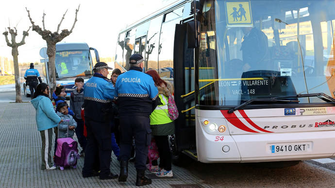 Imagen de archivo de un control a un autobús escolar.