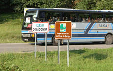 Autobús llegando a Covadonga.