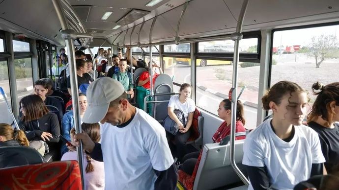 Autobuses de voluntarios quedan atascados en Riba-roja de Túria