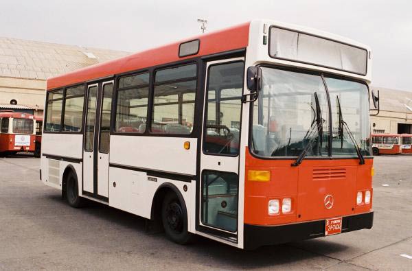 Los colores corporativos de los autobuses de TMB cumplen 30 años