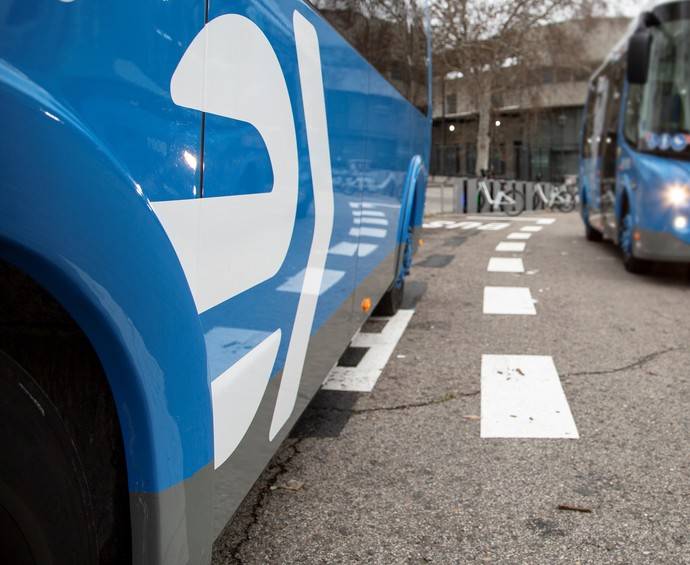 Dos autobuses de la EMT de Madrid.