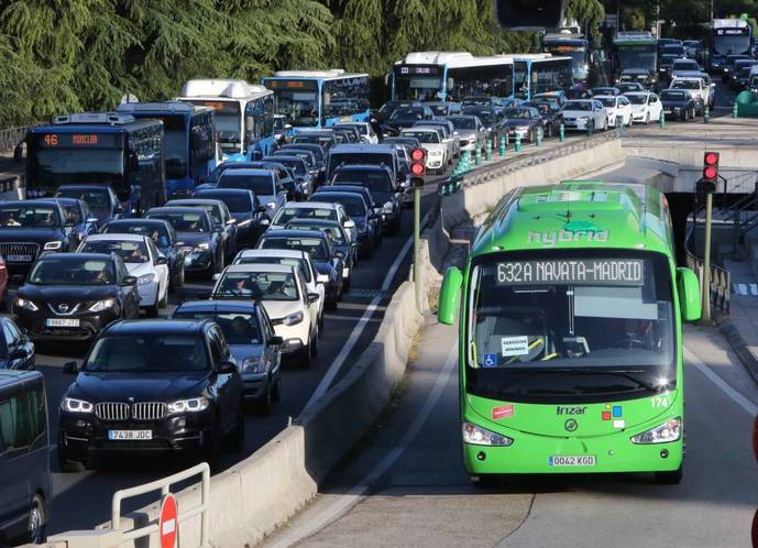 Atasco en una entrada a la ciudad de Madrid.