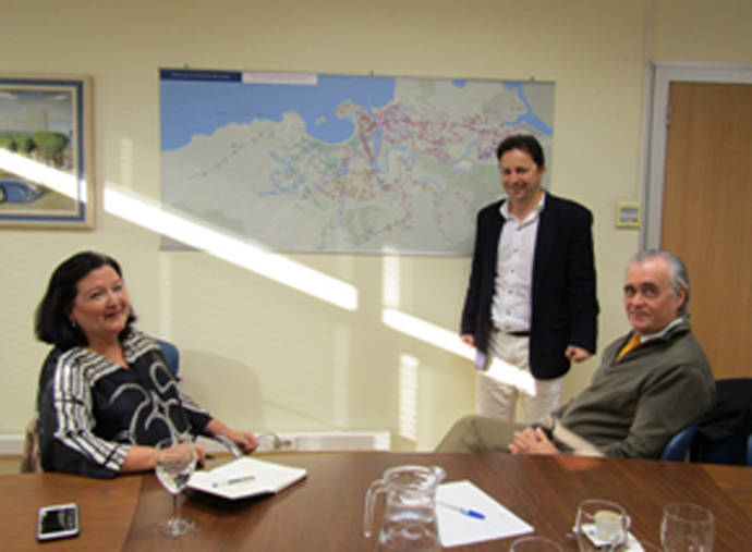 Una delegación de Valladolid visita las instalaciones Dbus
