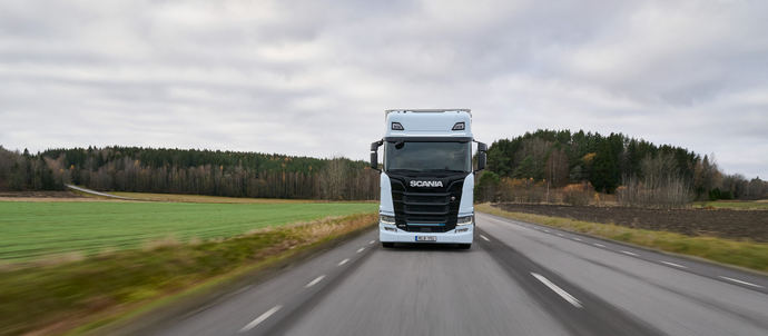 Scania y Girteka colaboran para ampliar el transporte sostenible