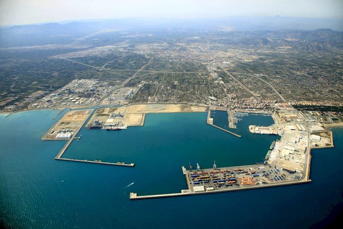 El Puerto de Castellón otorga la instalación de un rack para graneles líquidos