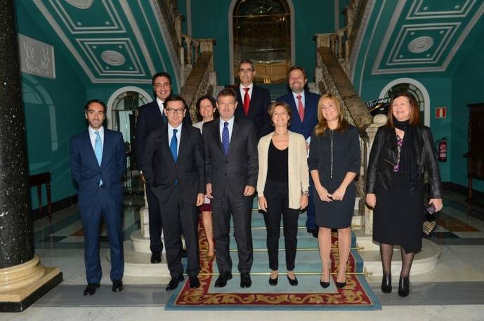 Representantes de la Administración y del BEI, tras la presentación del nuevo plan de financiación.