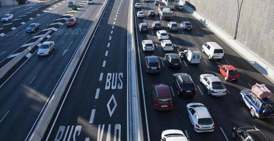 El autobús reduce seis veces la contaminación de un coche