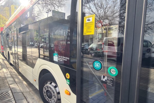 TMB permite el acceso por las dos puertas delanteras en el 90% de su flota