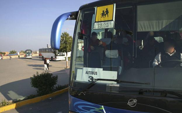 Un autocar escolar.