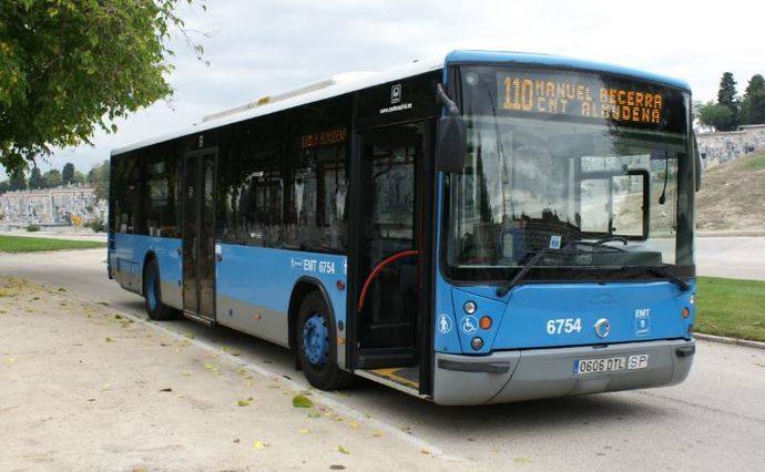 Línea de EMT de Madrid que lleva al Cementerio de La Almudena.