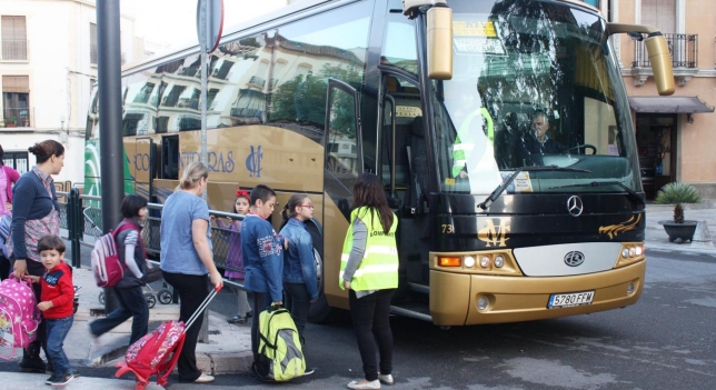 Un autocar de transporte escolar.