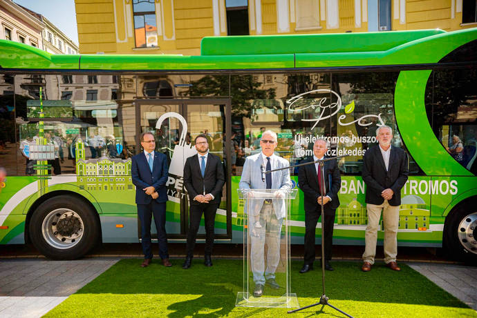 Entrega de la ecoflota de Byd a Pecs.