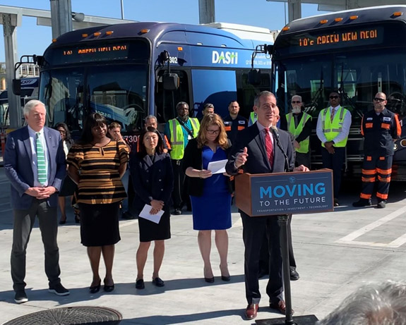 El alcalde de Los Ángeles, Eric Garcetti, anuncia el mayor pedido de autobuses eléctricos en la historia de EEUU y elogia a BYD por su papel