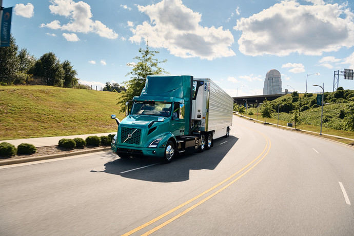 Volvo Trucks amplía la autonomía de sus tractoras eléctricas en Estados Unidos