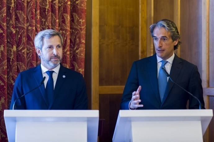De la Serna firma un convenio de colaboración con su homólogo argentino