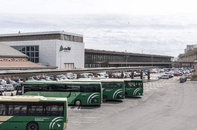 El Carnaval de Cádiz moviliza a los usuarios del transporte público